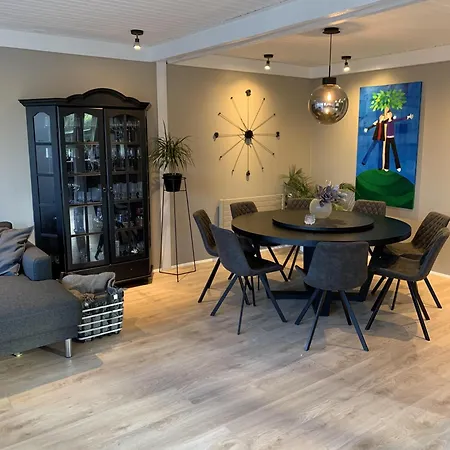 Great 8 Person House Free Use Of Car! Reykjavik